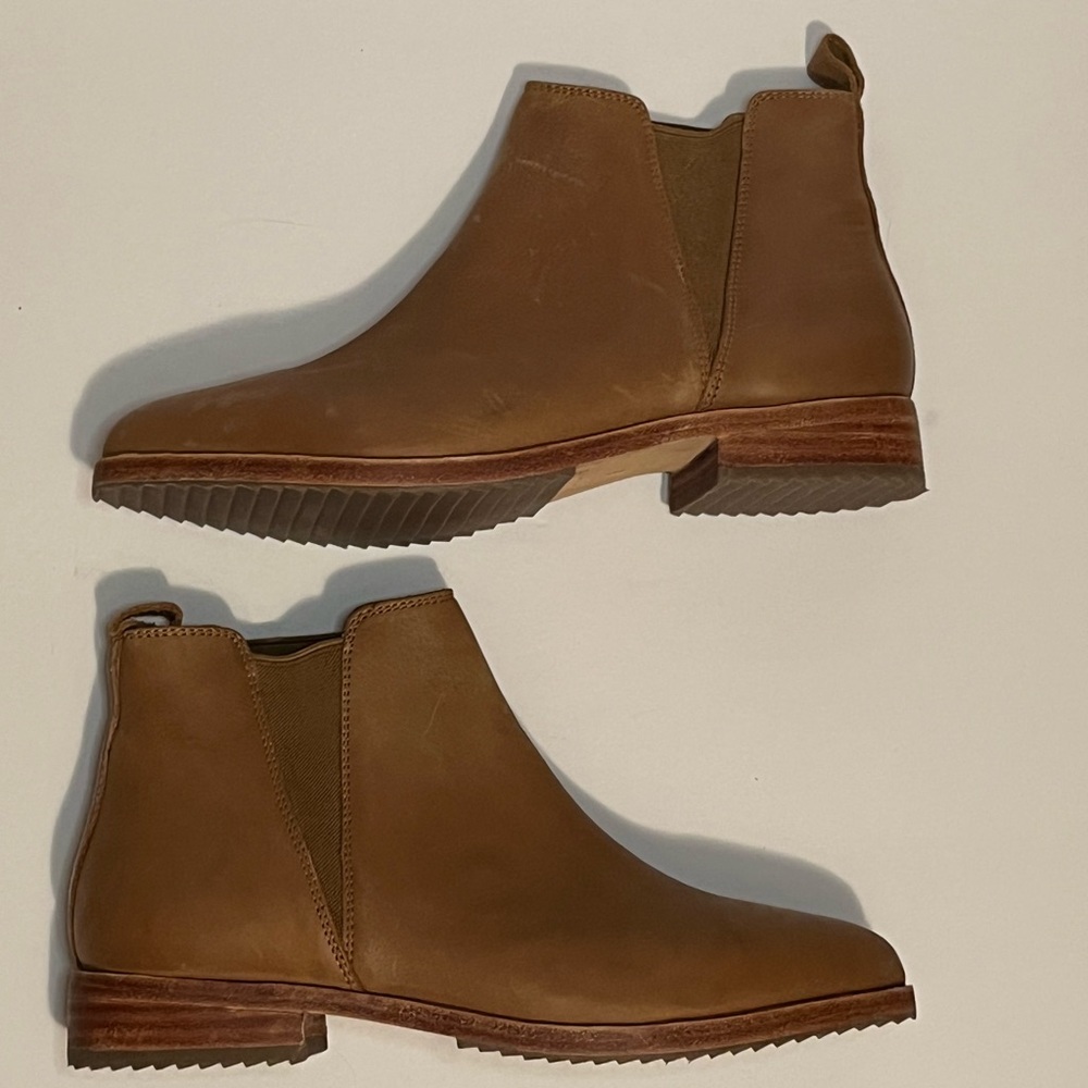 Nisolo Tan Leather Chelsea Ankle Boots - Picture 14 of 16